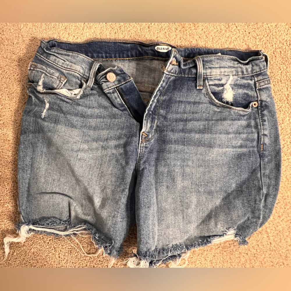 Old Navy distressed denim shorts size 10